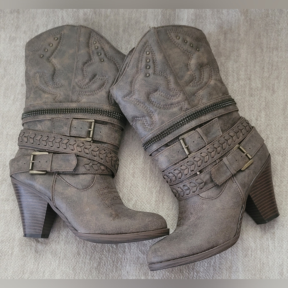 Brown Western Ankle Boots with Buckle Detail size 7